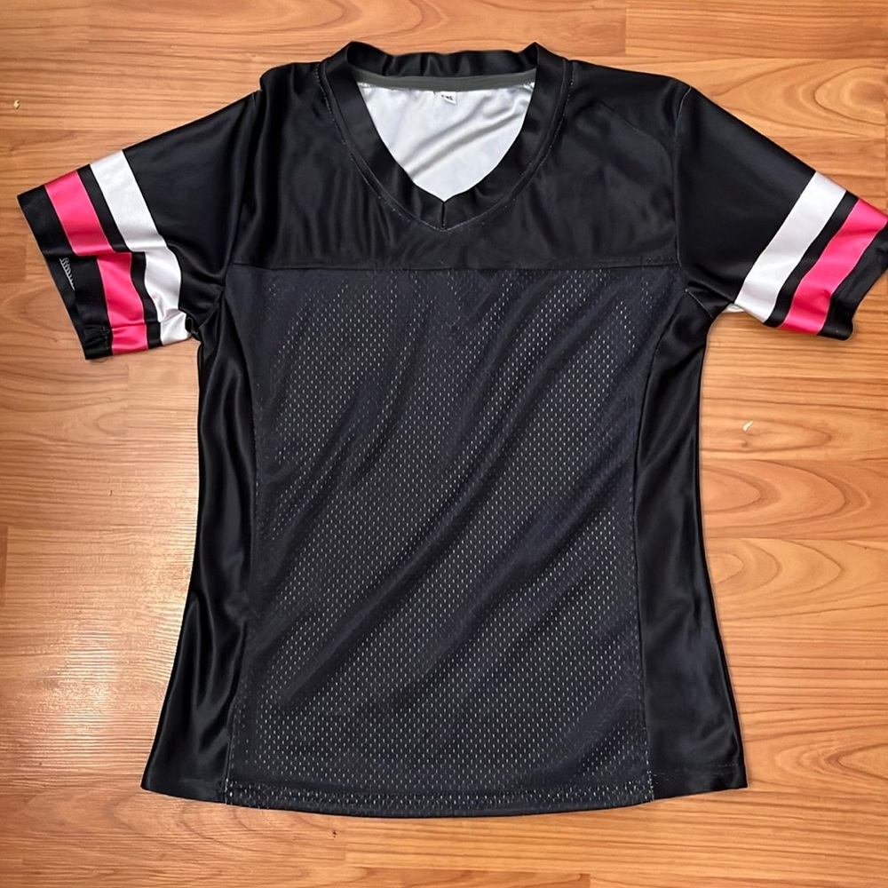 NWOT Teen Football Jersey Costume Sz XS fit my 6th grader black and pink